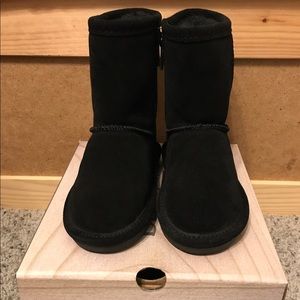 Size 9 toddler black Bearpaws